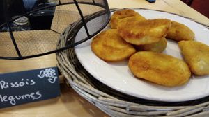 Rissois de legumes at Mela Canela in Sintra