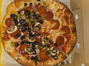 Deluxe and Hawaiian at The Winzza in Sylmar