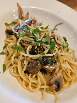 Mushroom Aglio Olio ~ 10/12/23 at Real Food 真食 - Yishun in North Singapore