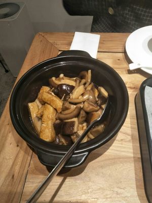 Tofu mushroom pot at Duǒ Duǒ Kāi 朵朵开素食 - Houzaimen in Jinan