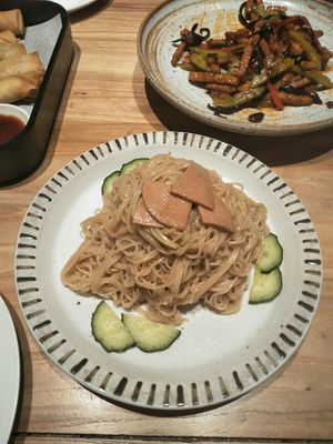 Noodes with sesame oil at Duǒ Duǒ Kāi 朵朵开素食 - Houzaimen in Jinan