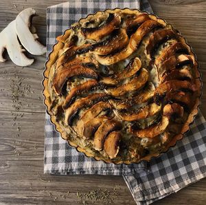 Tarte Salée- Champignon, Oignon, Herbe de Provence, Tofu fumé at Jûsu in Angers