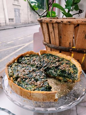 Tarte Salée- Épinard, Tofu fumé, Graine de tournesol at Jûsu in Angers
