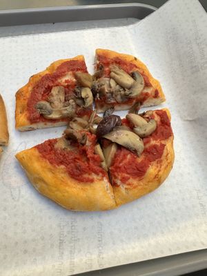 Mini pizza with mushrooms  at stritFUD in Taormina