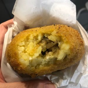 Vegan arancini. This is just the first bite. Ratio for filling vs rice was good. at stritFUD in Taormina
