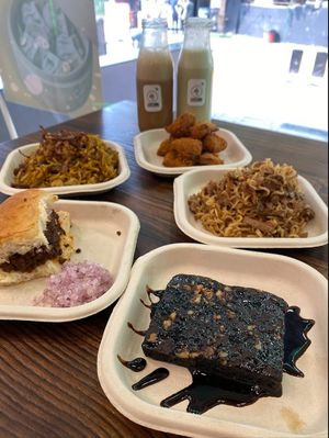 (Start from left) - Keema Pav, Unmutton Biryani, Unchicken Nuggets, Garlic Tadka Noodles, Chocolate Brownie ( all vegan) #Veganuary at GoodDO - Bandra West in Mumbai