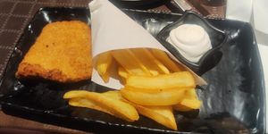 Fish n chips at Ovàl in Thessaloniki