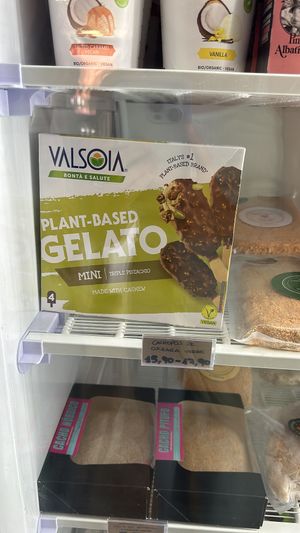 Pistachio ice cream!  at deVeggie in Vilafranca Del Penedes