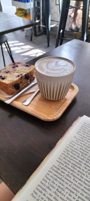 Todo lo que tomo esta muy rico y se está muy agusto. Me gusta mucho este sitio. at Malcafe in Conil De La Frontera