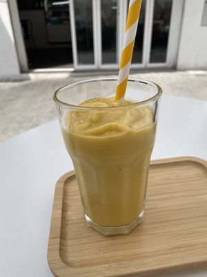 Supertropic Smoothie: orange, lemon, mango, avocado, coconutt  at Malcafe in Conil De La Frontera