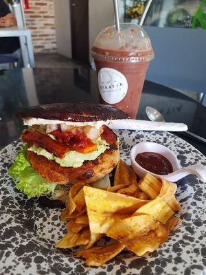 Vegan burger! at Kinatia in Los Mochis