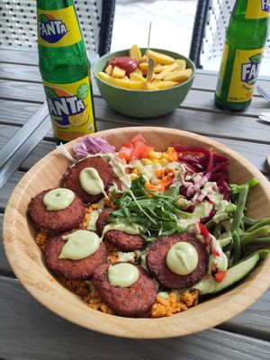 Falafel bowl at Art of Döner in Mannheim