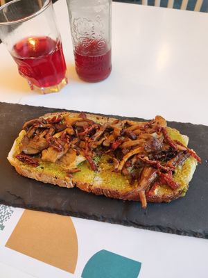 'Tiger' crouton. Mushrooms, sundries tomatoes and a tasty green sauce at Gatto Bistrot in Portici