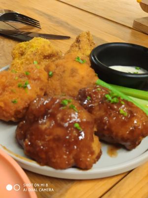 Cauliflower no wings : lemon pepper style, BBQ style and Buffalo style at Veggie 2 Go in Cancun
