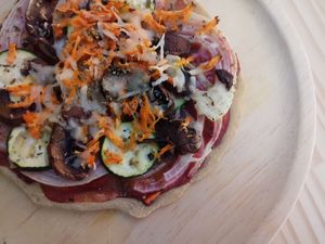 Pizza de verduras sin gluten at MacroVital in Alcoi