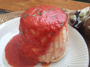 Pastel de mijo con salsa de remolacha at MacroVital in Alcoi