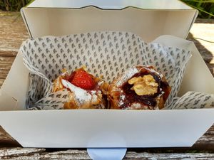Strawberry and plum strudel at Poushe in Aeugstertal