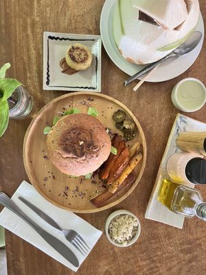 Extra cashews sauce- quinoa and falafel. Must say for this amount of quinoa 40 thb I’d too much   at Foods & Roots in Koh Phangan
