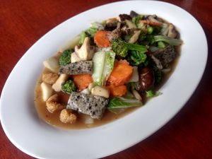 Pad-Pak-Ruam-Mit (Stir Fried Mixed Vegetables) at Rakpak in Koh Samui