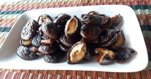 Hed-Hom-See-Ew (Shitake fried with light soy sauce) at Rakpak in Koh Samui