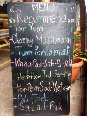 Yummy all... Very much in demand: Por-Pear-Sod-Vietnam (Fresh Spring Roll) and Tom-Yum at Rakpak in Koh Samui