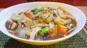 Radna with mushrooms, tofu and mixed vegetables 😋 at Rakpak in Koh Samui