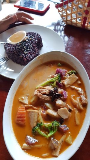 Delicious Massaman curry at Rakpak in Koh Samui