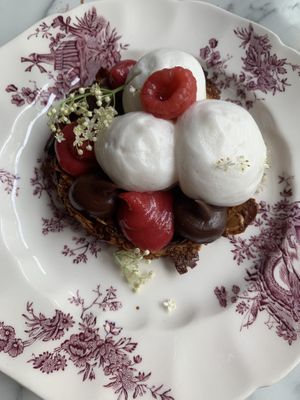 Pavlova   at Bleu Canard in Lille