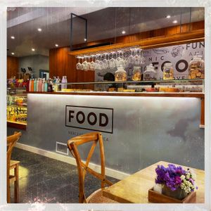 The main counter  at FOOD Mercearia Biológica in Lisbon