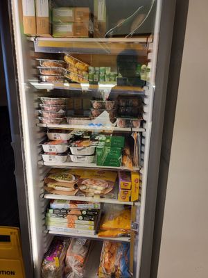 Beyond products, vegan falafel and pizza at FOOD Mercearia Biológica in Lisbon