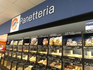 Breads - prices per kilo at Sole 365 in Naples