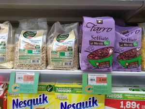 Organic and vegan cereals  at Sole 365 in Naples