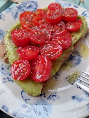 wholegrain bread with avocado and cherry tomatoes at Little Big House in Thessaloniki