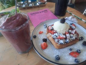 Pan francés y Smoothie at Choclo y Maíz Cocina Vegana in Guadalajara