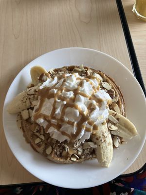 Banana cream and almonds waffle. Tres leche flavour 10/10  at Choclo y Maíz Cocina Vegana in Guadalajara