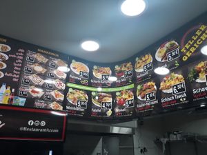 Vegan/vegetarian dishes (all including bread, dips,etc!) at Azzam in Berlin