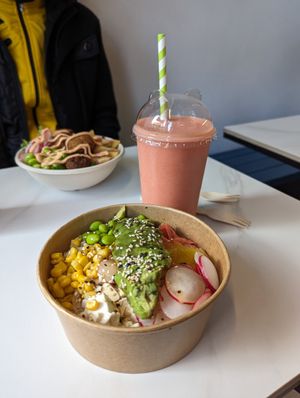 Vegan bowls, plus strawberry smoothie at Bowls in Edinburgh