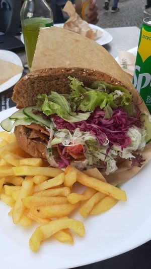 Vöner at NICE - the healthy kebab eatery in Halle
