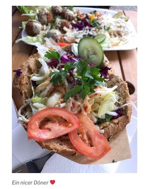 Vöner (veganer Seitan-Döner mit Grillgemüse im Vollkornbrot) at NICE - the healthy kebab eatery in Halle