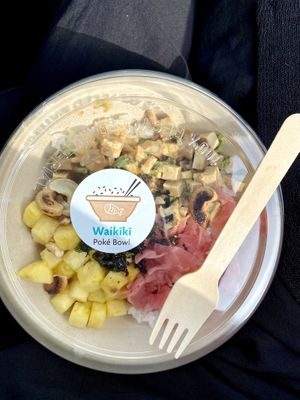 poke bowl in compostable take away packaging 🥡 at Waikiki Poke Bowl in Kassel