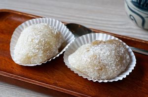 Bánh bao chỉ 
Perles de coco at Mây Bay in Vincennes