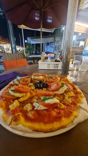 Mushroom pizza with vegan mozzarella 😋  #Veganuary at Mediterraneo Pizza & Pasta in Koh Phangan