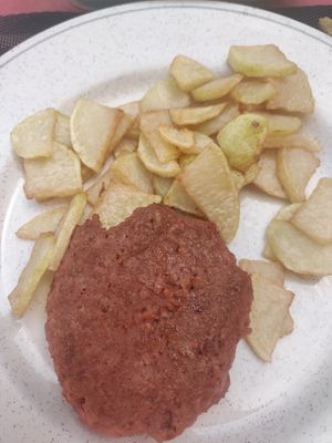 Hamburguesa heura con patatas at Carmen in Organya