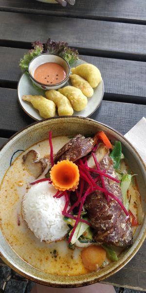 Seitan shrimp and crispy seitan duck with coconut curry sauce at Element Five in Berlin