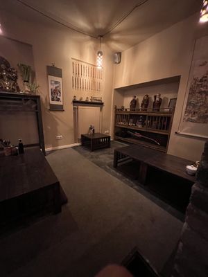 Sitzecke auf dem Boden ohne Schuhe   at Element Five in Berlin