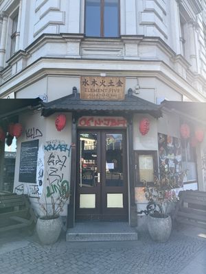 Entrance: Chinese letters   at Element Five in Berlin