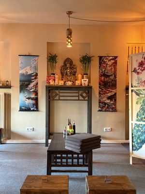 Floor seatings and decoration  at Element Five in Berlin