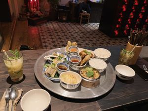 bun, wan tan, seitan duck pancakes, fried spring rolls, fried avocado and pear, ... at Element Five in Berlin