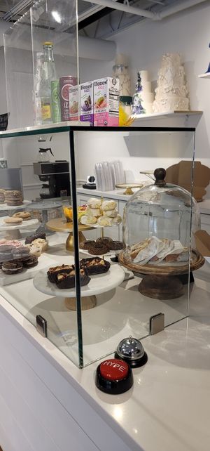 Wed is the first day during the week they are open
Weekends the  ariety is huge at Eye Candy Bake Shop in Geneva