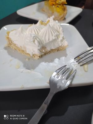 Pie de limón c/crema de aquafaba at Gran Tirano in Valparaiso